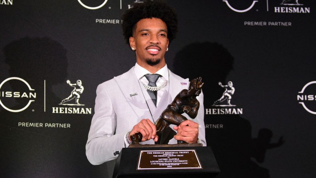 Heisman Winner 2023: LSU QB Jayden Daniels Accepts The Award, Becoming ...